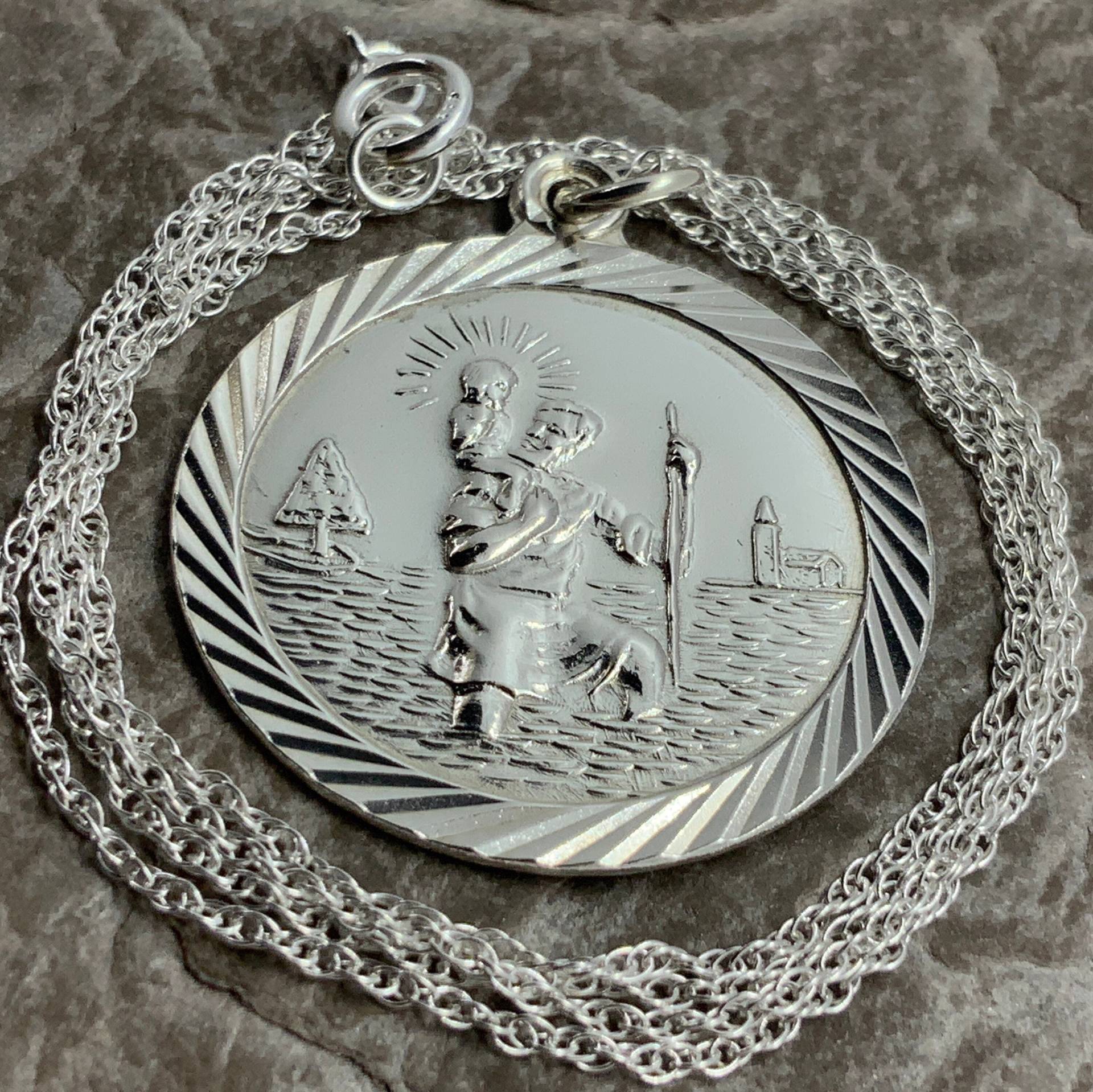 Vintage Massiver Sterling Silber St Christopher Anhänger Halskette Vintage Massiver Sterling Silber St Christopher Anhänger Halskette von GalleonTreasures