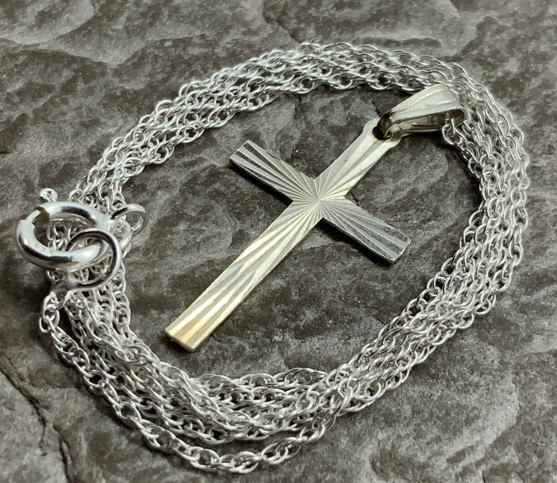 Vintage Sterling Silber Kreuz Anhänger Halskette Vintage Sterling Silber Kreuz Anhänger Halskette von GalleonTreasures