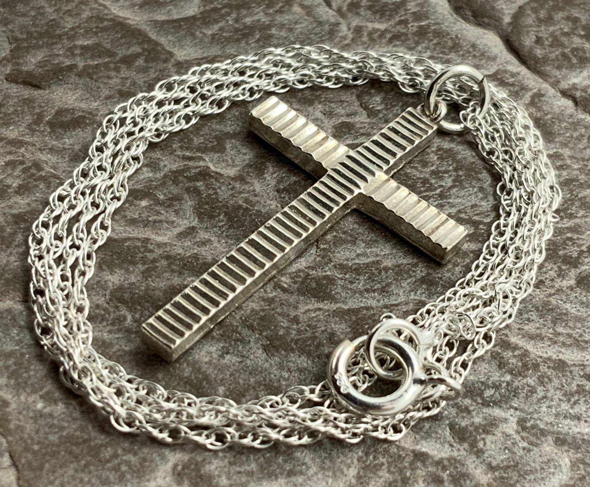 Vintage Sterling Silber Kreuz Anhänger Halskette Vintage Sterling Silber Kreuz Anhänger Halskette von GalleonTreasures