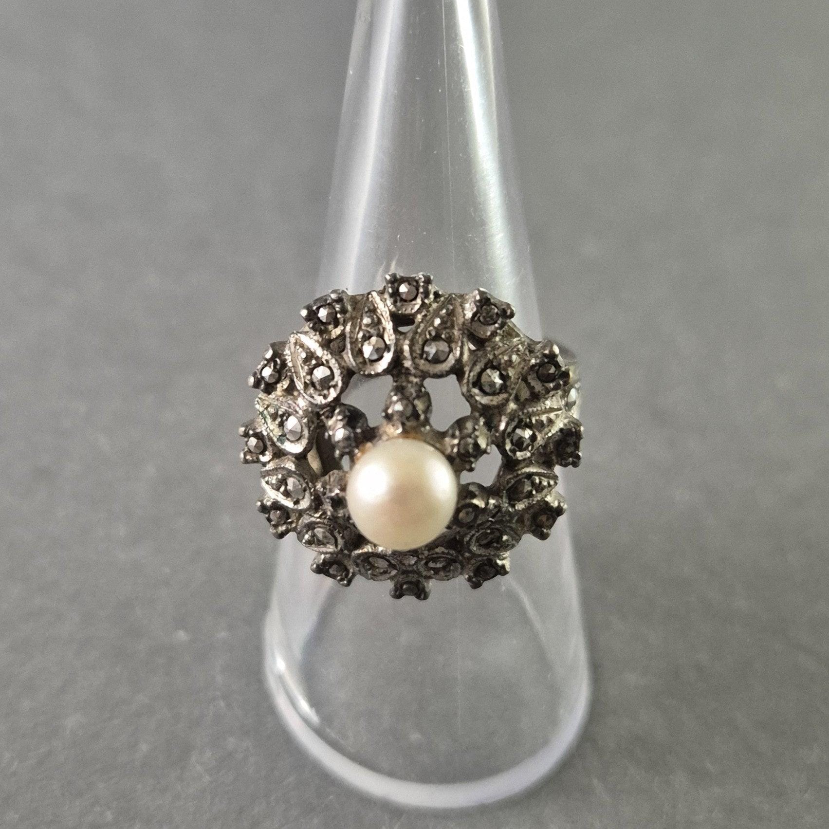 Antiker Silberring Mit Perle & Markasiten - Elegantes Jugendstil-Design von GalleryJarrodi