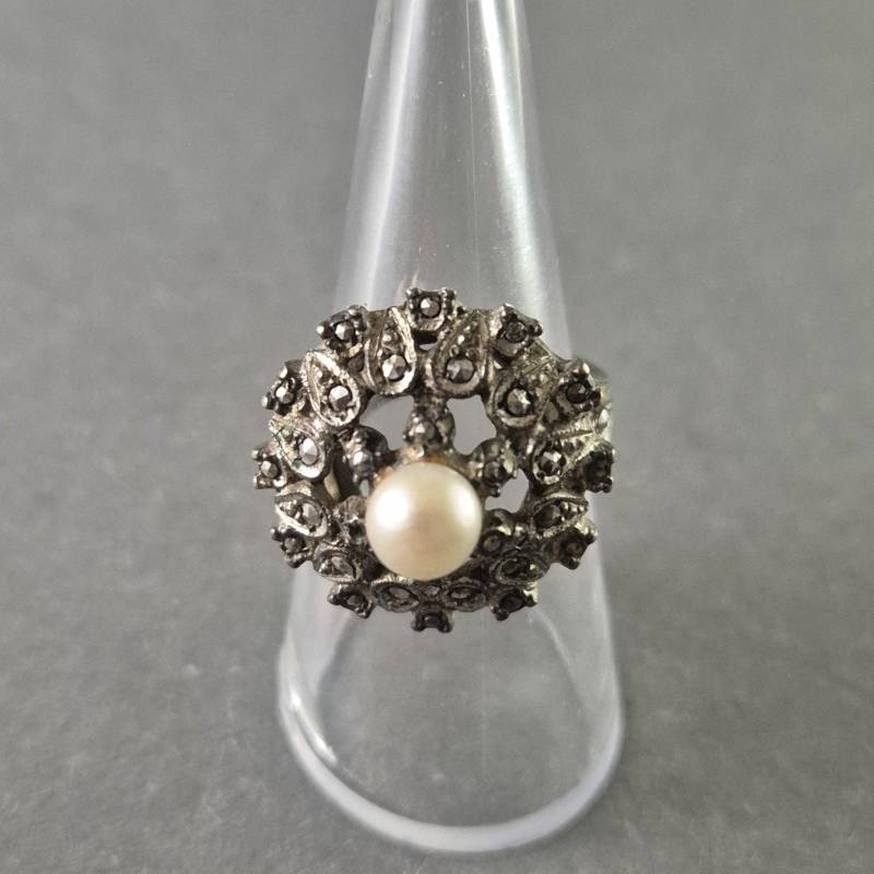 Antiker Silberring Mit Perle & Markasiten - Elegantes Jugendstil-Design Antiker Silberring Mit Perle & Markasiten - Elegantes Jugendstil-Design von GalleryJarrodi