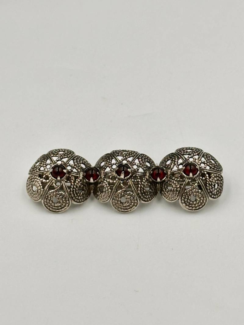 Art Deco Brosche Mit Granatsteinen von GalleryJarrodi
