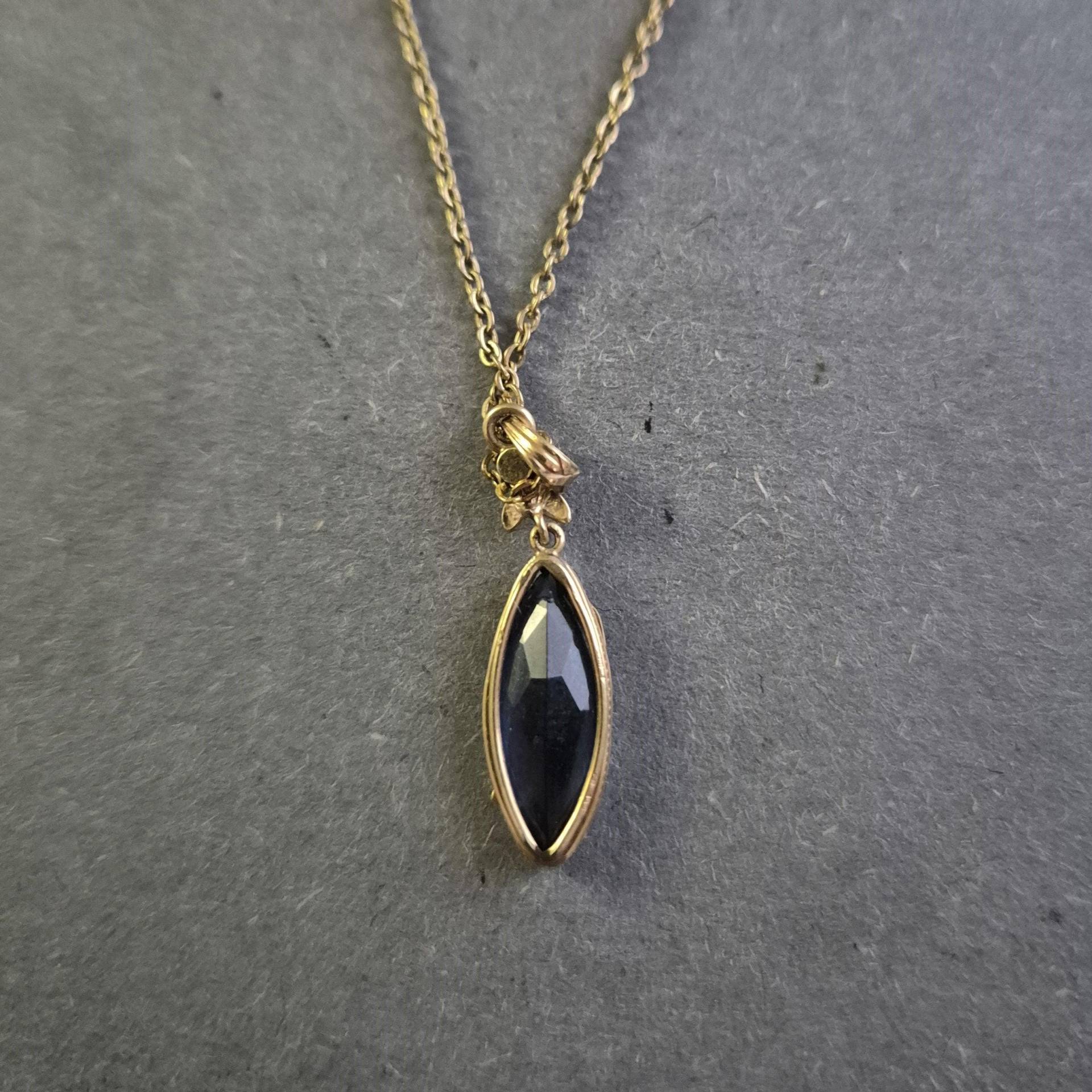 Edle Vintage-Halskette Mit Blauem Schmuckstein - Filigrane Handwerkskunst von GalleryJarrodi