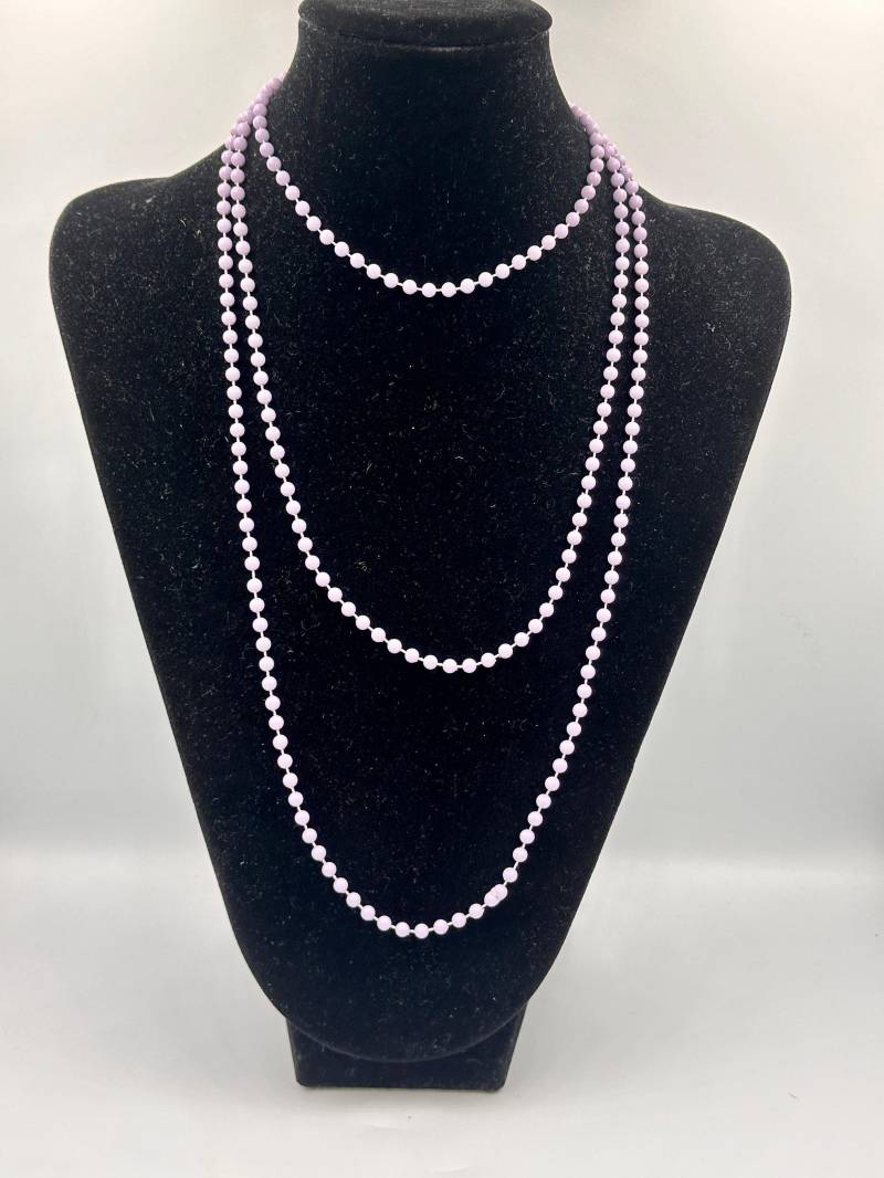 Elegante Lange Perlen Halskette - Endlos in Hellem Violett Elegante Lange Perlen Halskette - Endlos in Hellem Violett von GalleryJarrodi