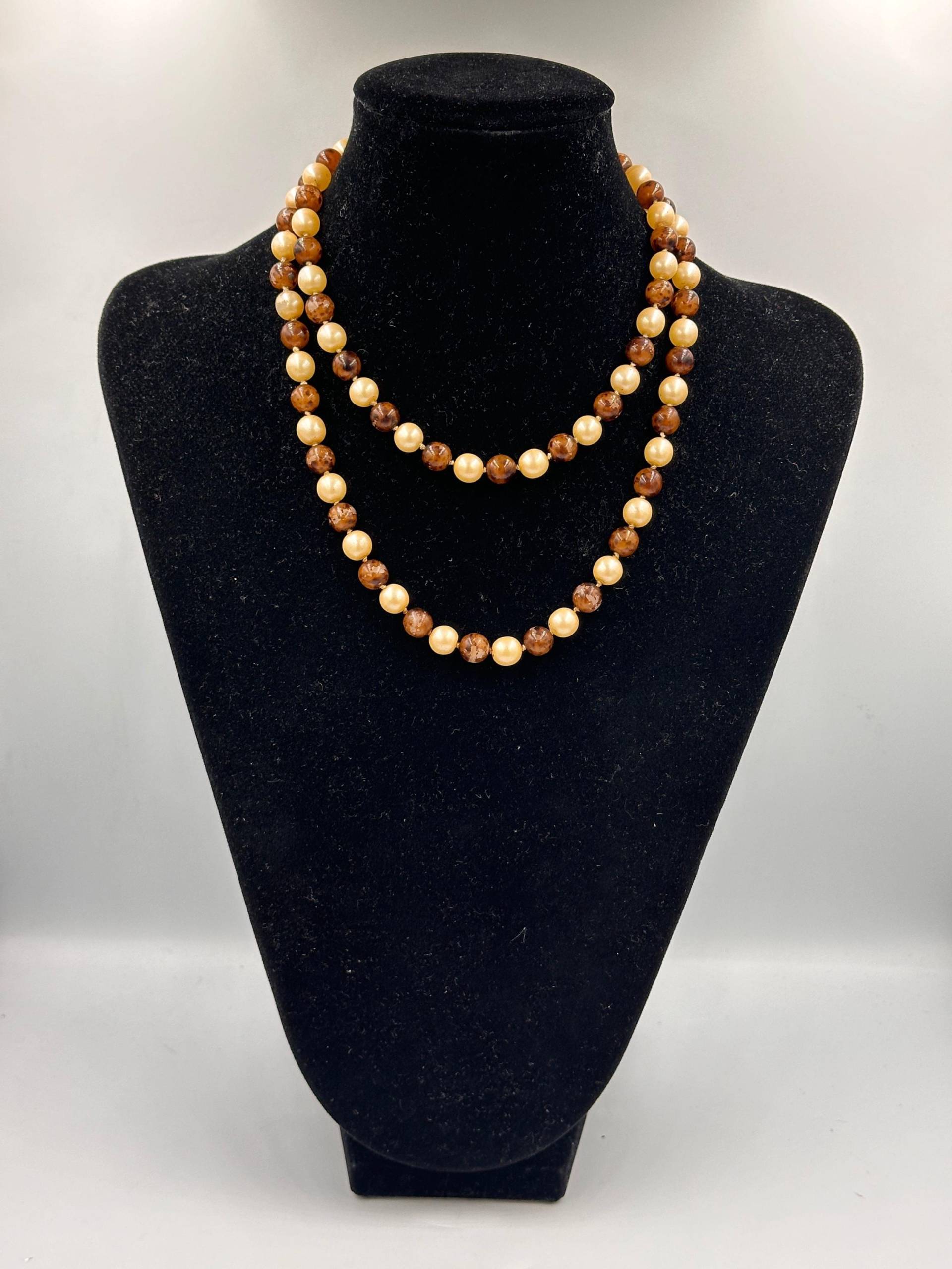 Elegante Zweifarbige Perlen Halskette von GalleryJarrodi