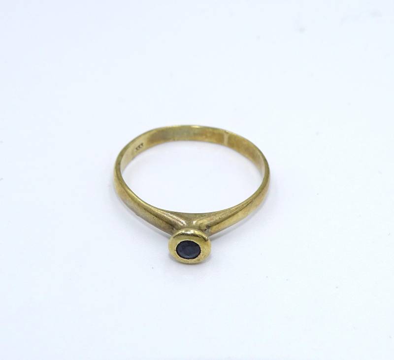 Eleganter Schwarzer Steine Verlobungsring in 8K Gold - Größe 56 von GalleryJarrodi