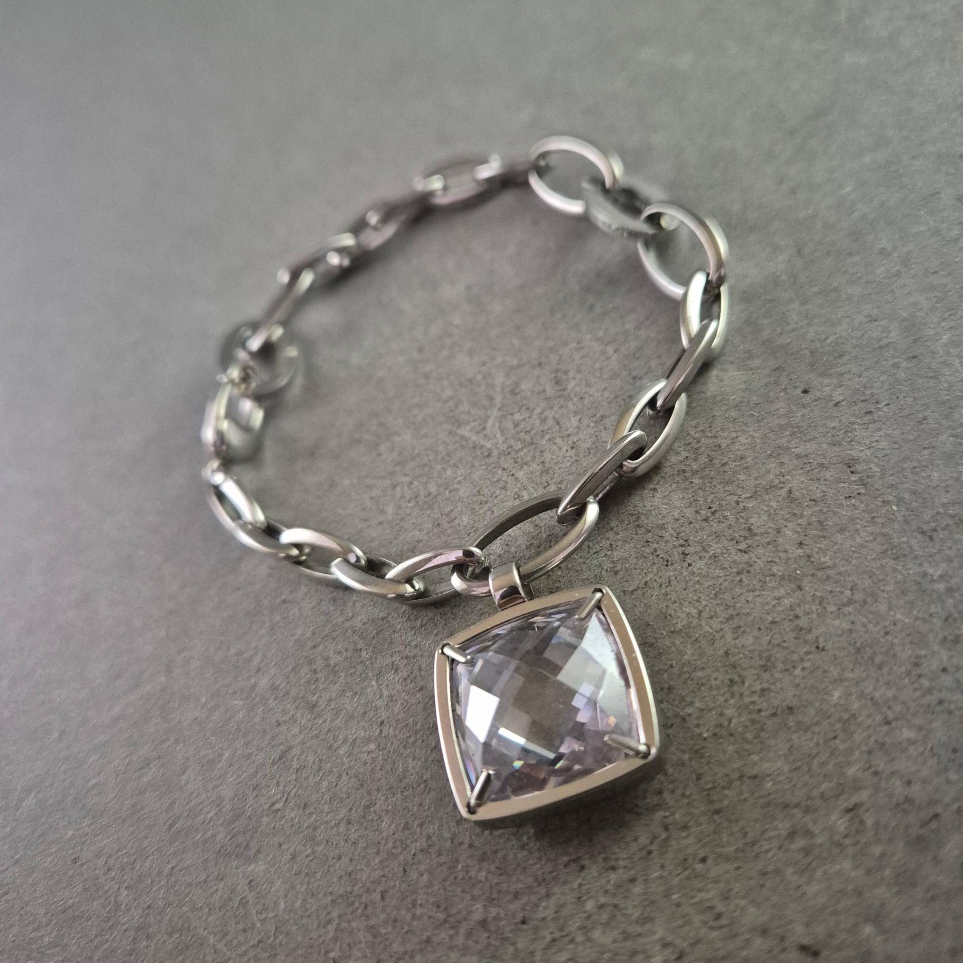 Elegantes Morelia Armband Mit Kristallanhänger - Stilvolles Design von GalleryJarrodi