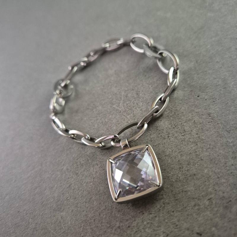 Elegantes Morelia Armband Mit Kristallanhänger - Stilvolles Design Elegantes Morelia Armband Mit Kristallanhänger - Stilvolles Design von GalleryJarrodi