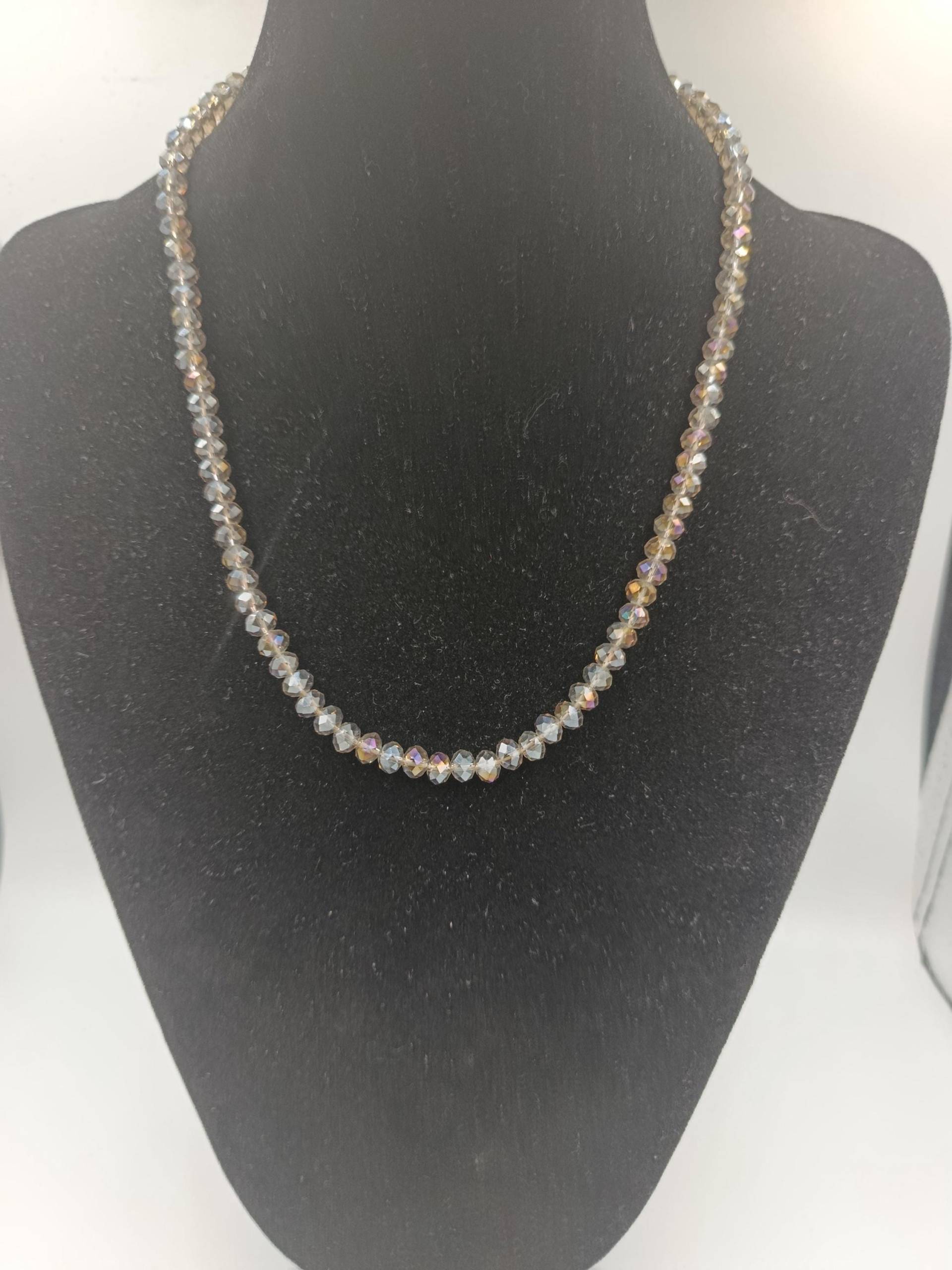 Funkelndes Collier Aus Facettierten Glasperlen von GalleryJarrodi