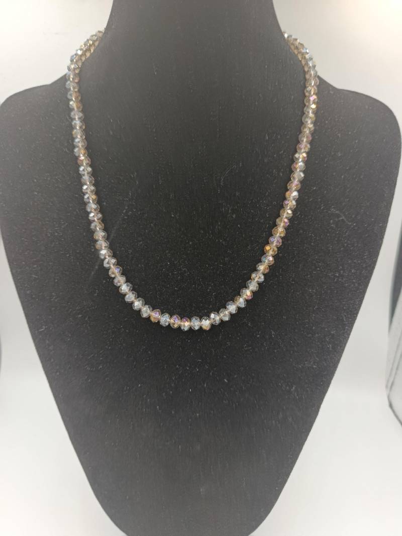 Funkelndes Collier Aus Facettierten Glasperlen Funkelndes Collier Aus Facettierten Glasperlen von GalleryJarrodi