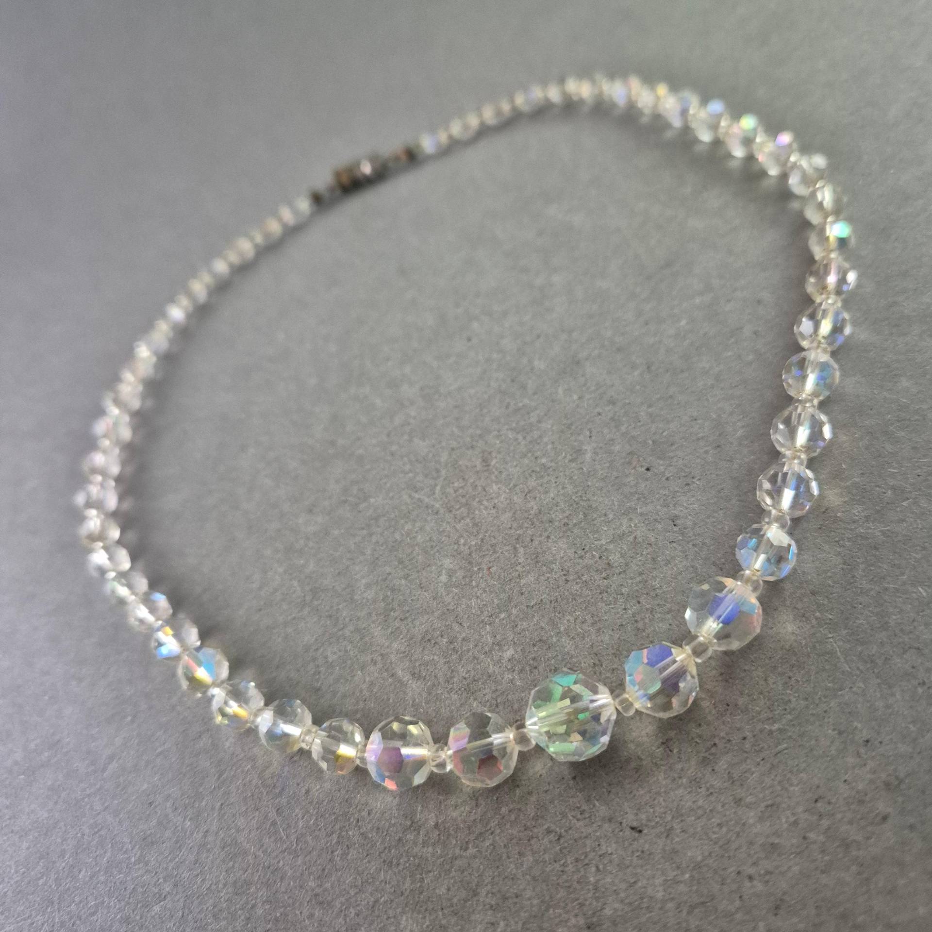 Halskette Mit Facettierten Kristallperlen Und Iris-Effekt von GalleryJarrodi