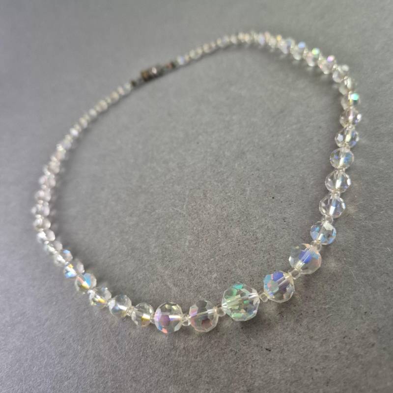 Halskette Mit Facettierten Kristallperlen Und Iris-Effekt Halskette Mit Facettierten Kristallperlen Und Iris-Effekt von GalleryJarrodi