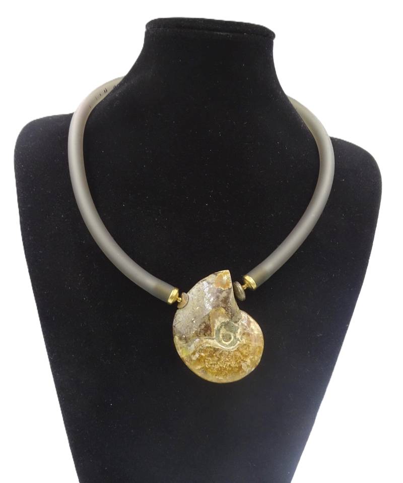 Kette Mit Real Ammonit Fossil - Einzigartiger Anhänger Kette Mit Real Ammonit Fossil - Einzigartiger Anhänger von GalleryJarrodi