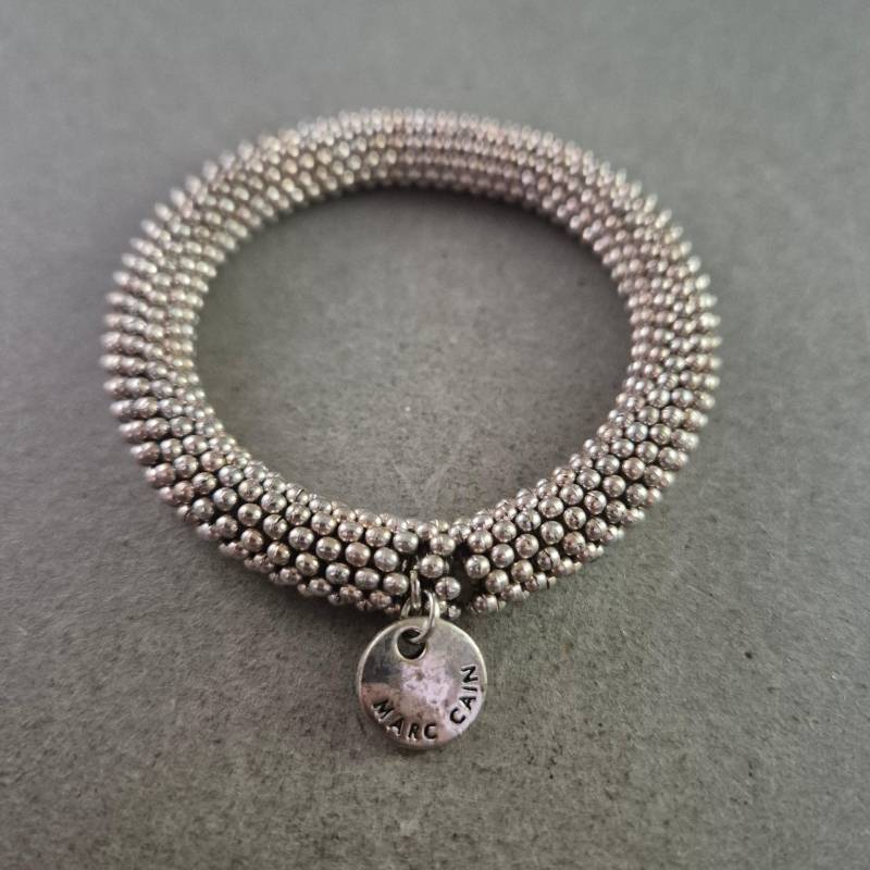 Marc Cain Armband - Silberfarbiges Kugeldesign Mit Logoanhänger Marc Cain Armband - Silberfarbiges Kugeldesign Mit Logoanhänger von GalleryJarrodi