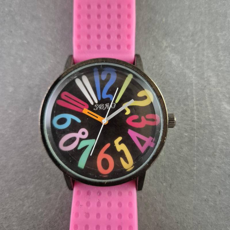 Sbao Quarz Uhr Mit Buntem Zifferblatt - Verspielt & Auffällig in Pink von GalleryJarrodi