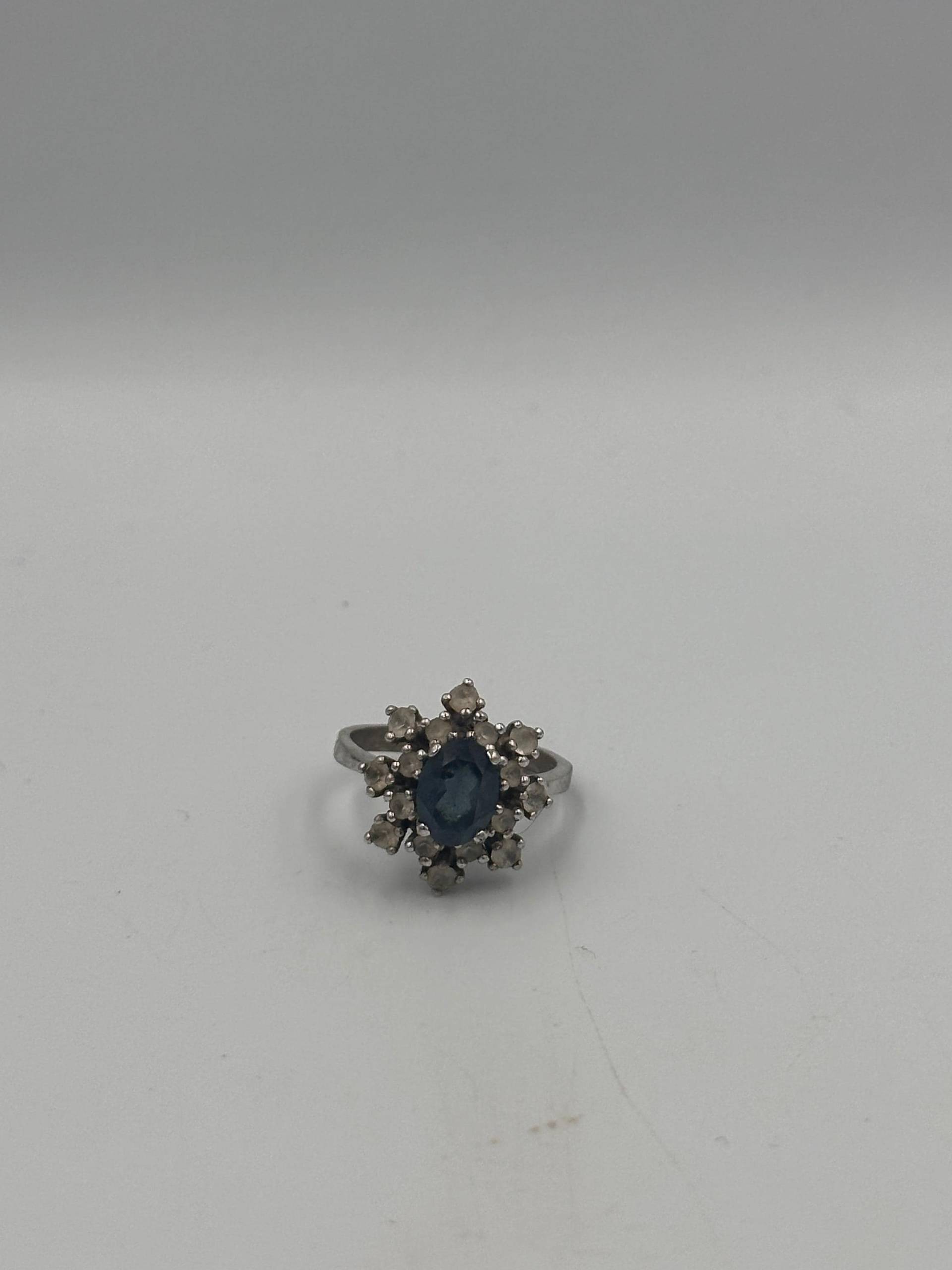 Sehr Schicker 925 Silberring Mit Blauem Edelstein Und Zirkonien von GalleryJarrodi