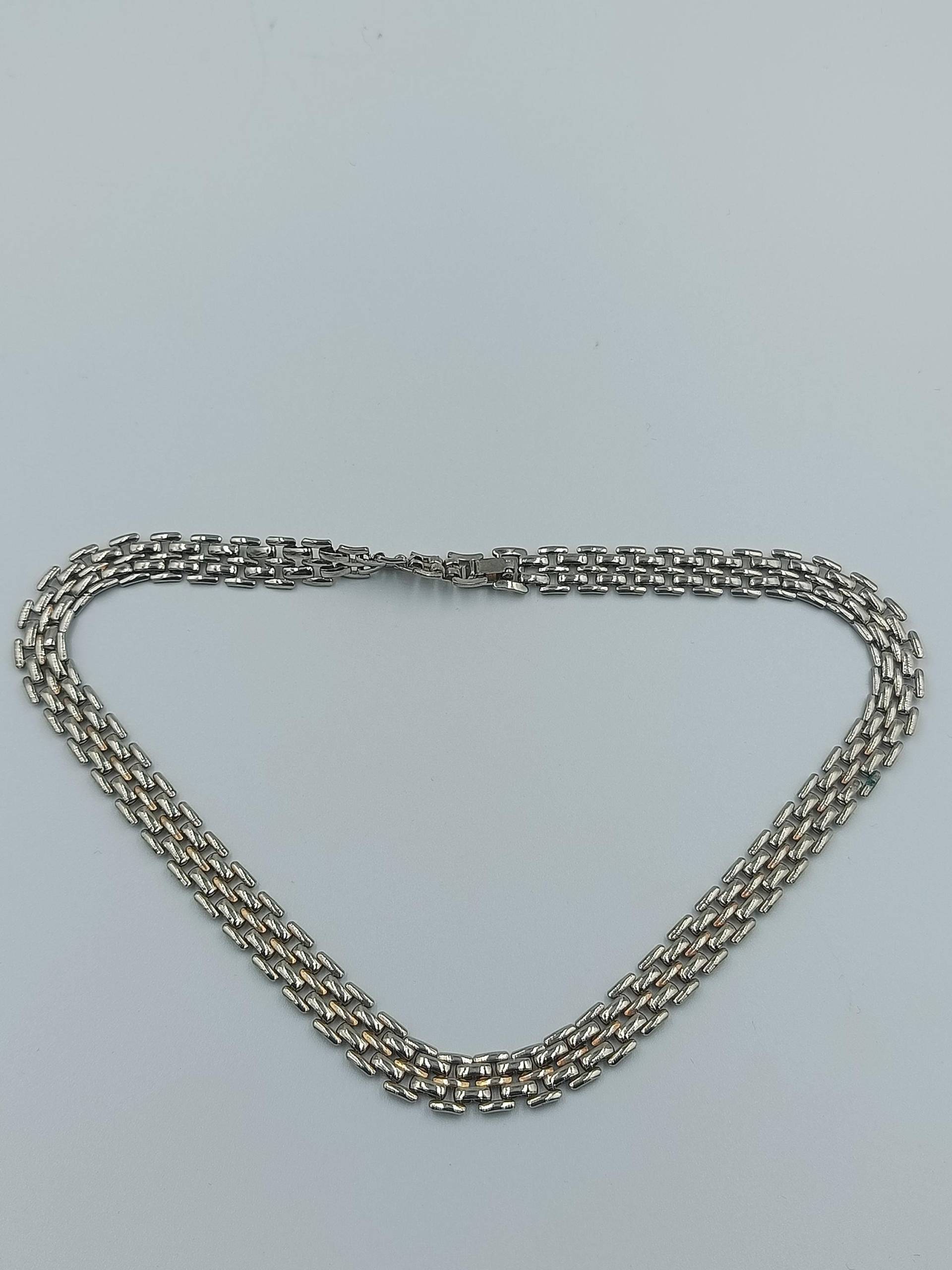 Silberfarbene Gliederkette von GalleryJarrodi