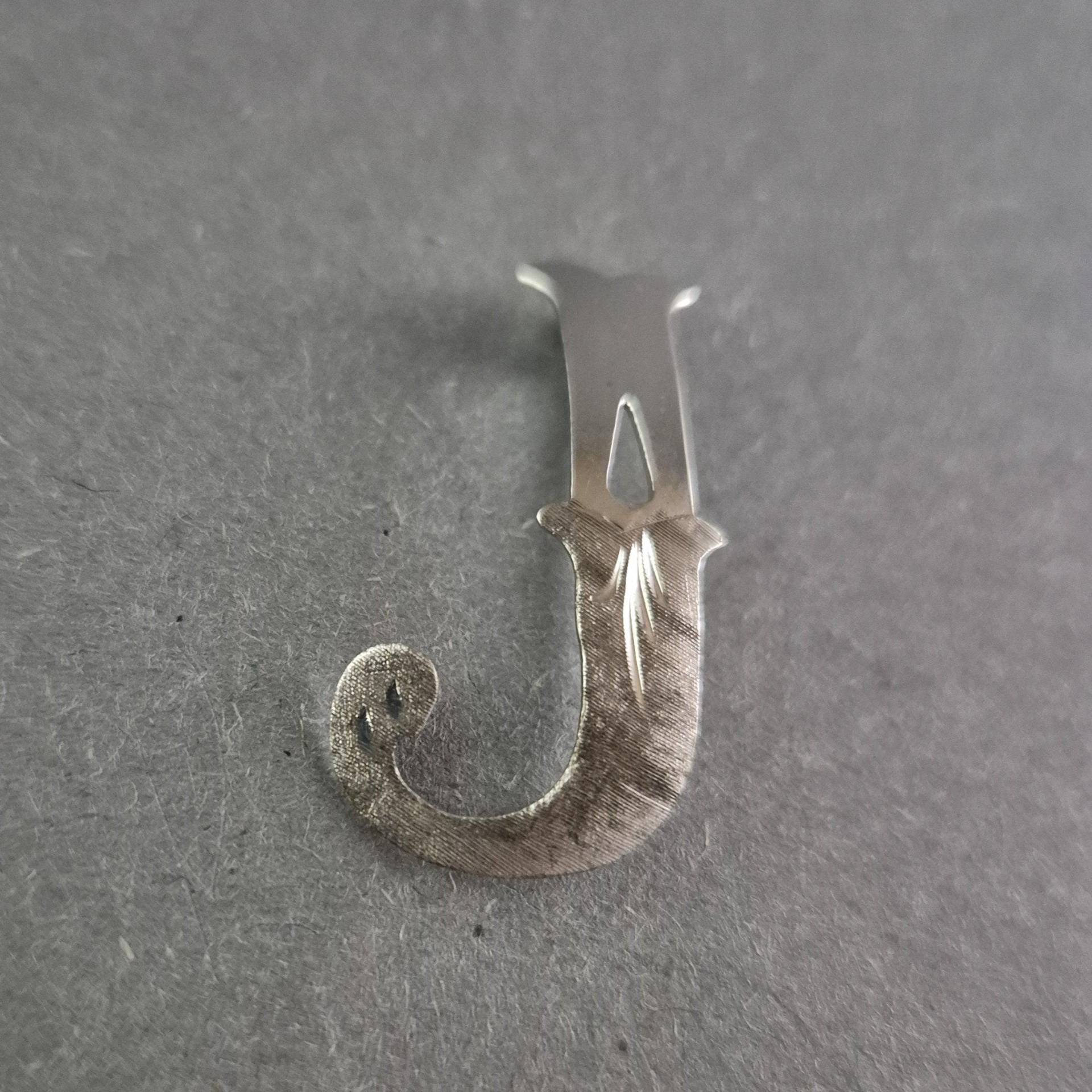 Vintage Buchstaben-Anhänger "J" Aus 835Er Silber - Elegantes Monogramm von GalleryJarrodi