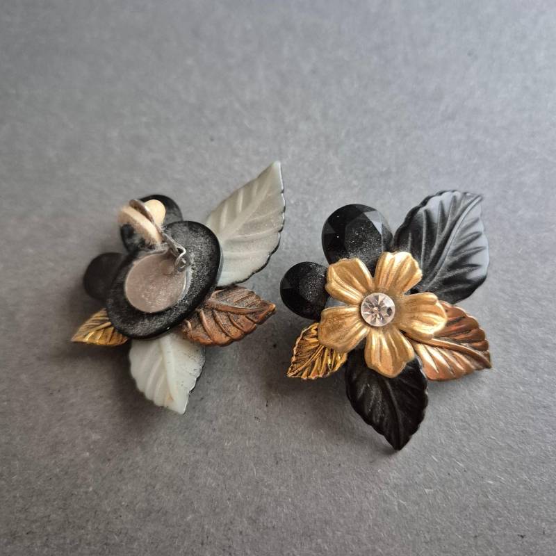 Vintage Clip-Ohrringe Mit Floralen Motiven - Schwarz-Goldener Retro-Charme von GalleryJarrodi