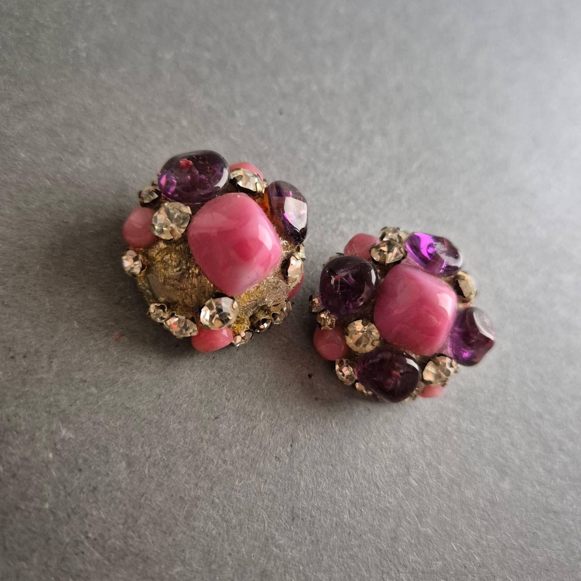 Vintage Ohrclips Mit Glassteinen - Farbenfrohes 50S Design von GalleryJarrodi