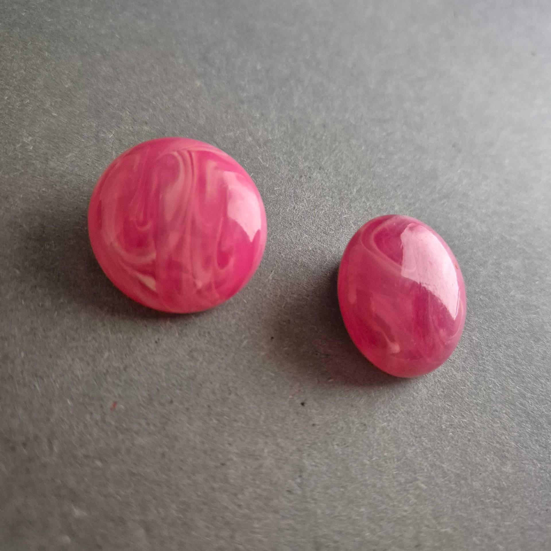 Vintage Ohrclips in Marmor-Optik - Pinker Retro-Chic Der 60Er von GalleryJarrodi