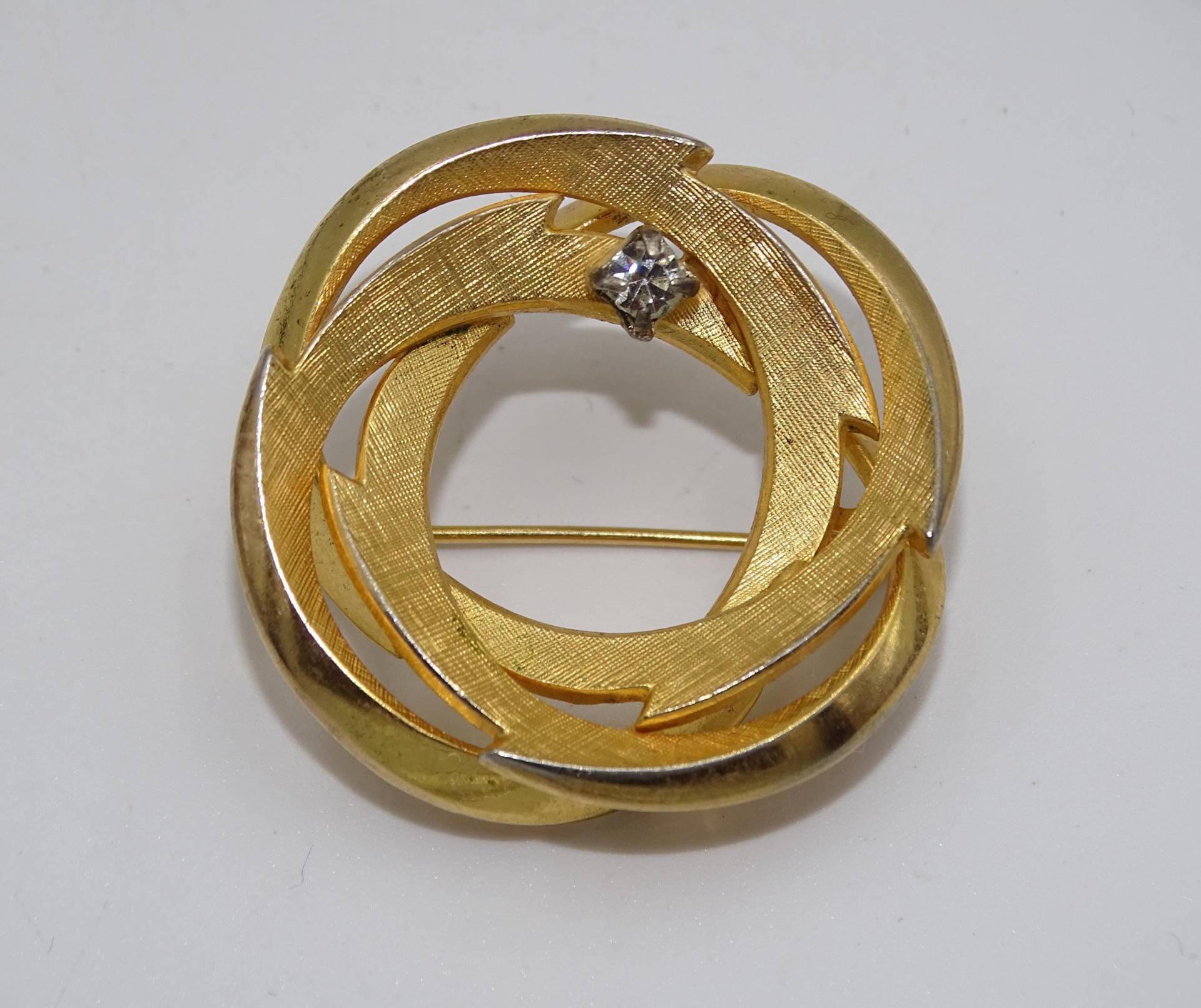 Vintage Vergoldete Brosche Mit Zirkonia von GalleryJarrodi