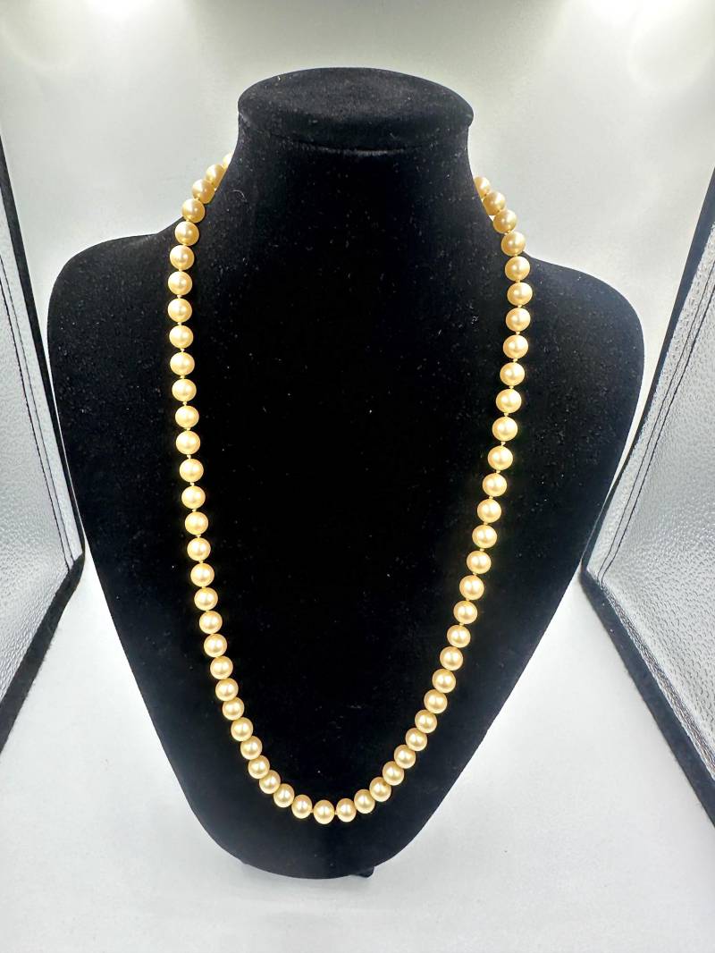 Weiße Perlenkette Mit 925 Silberverschluss Weiße Perlenkette Mit 925 Silberverschluss von GalleryJarrodi