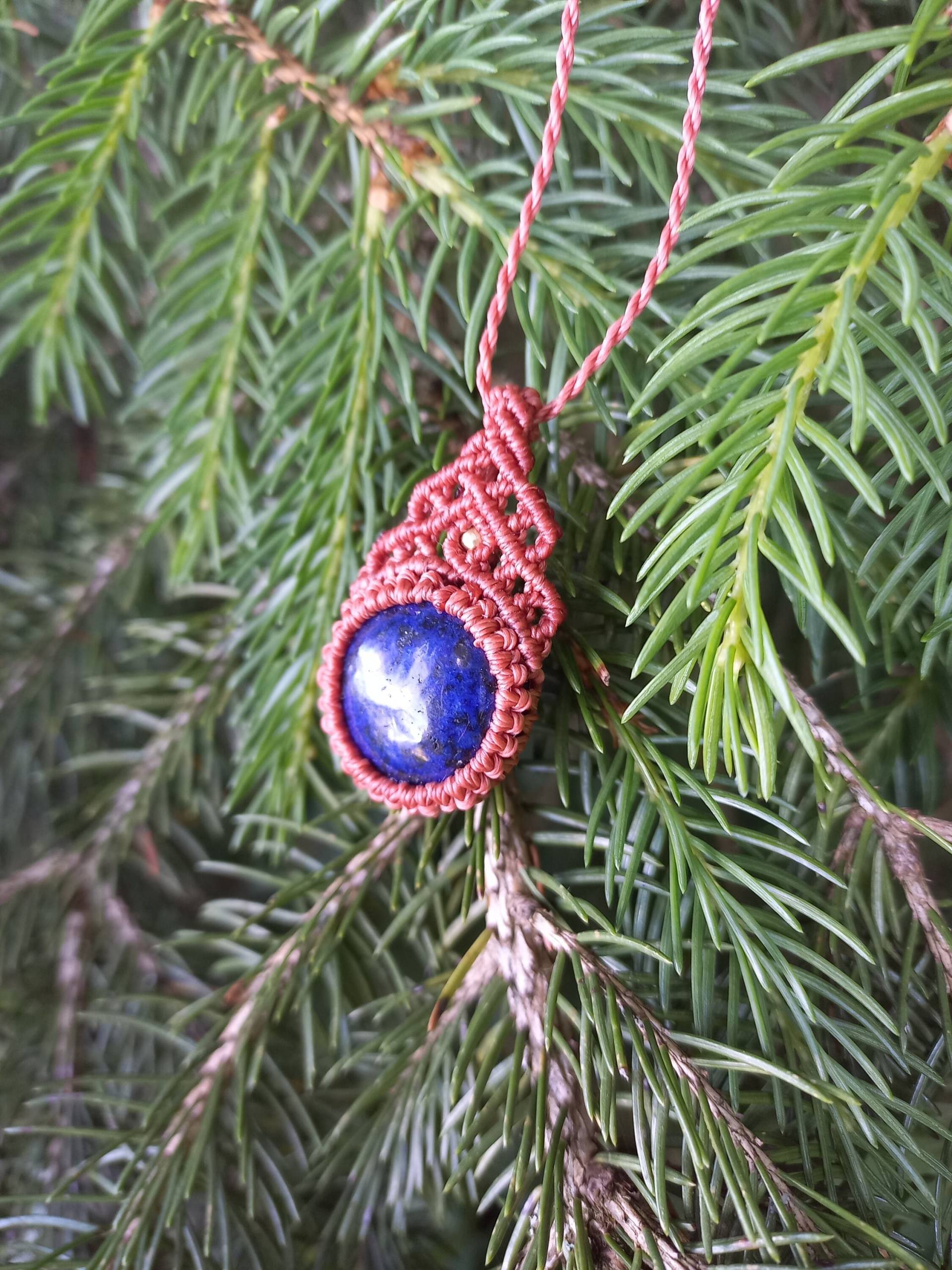 Kleine Makramee Kette Mit Einem Lapis Lazuli Kleine Makramee Kette Mit Einem Lapis Lazuli von GalleryOfHandmadeArt