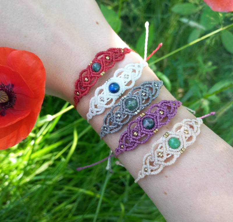 Makramee Armbänder Mit Steinperlen Makramee Armbänder Mit Steinperlen von GalleryOfHandmadeArt