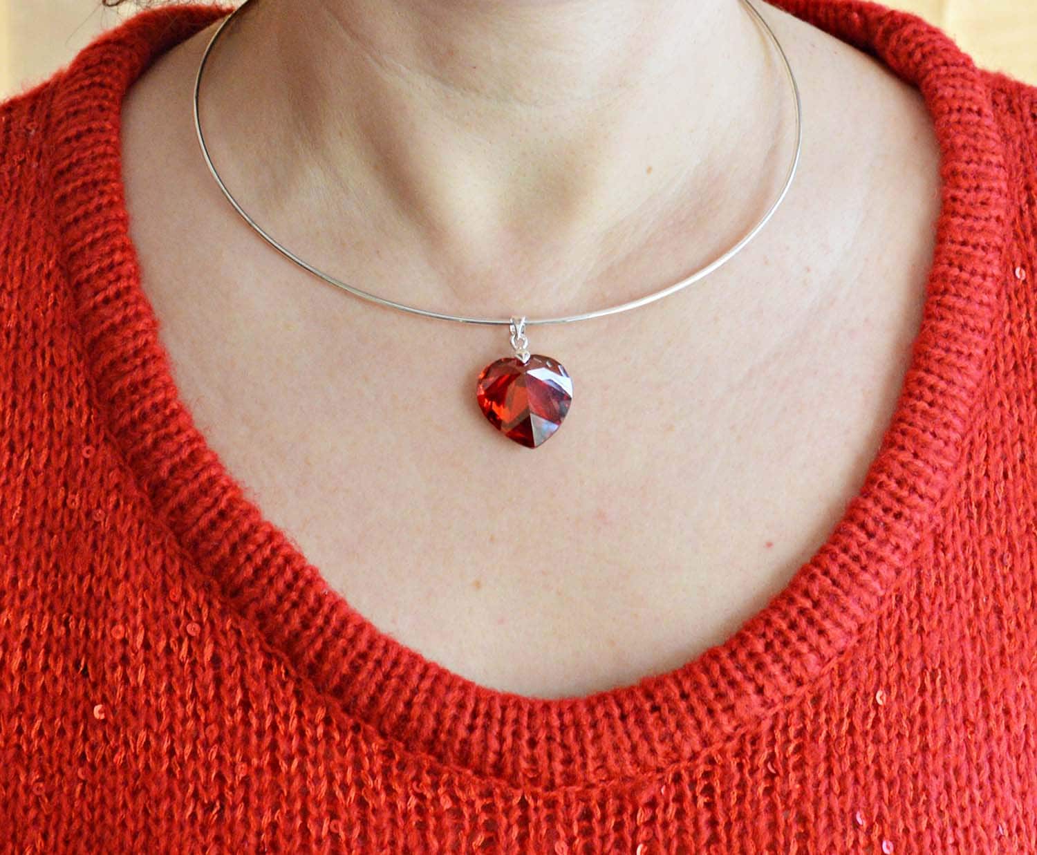 Roter Herz-Kubikzirkonia-Anhänger, Rosa Herz-Kubikzirkonia-Anhänger Auf Einer Silberplatten-Kette Oder Sterling Silber-Plattenhalsband-Halskette Roter Herz-Kubikzirkonia-Anhänger, Rosa Herz-Kubikzirkonia-Anhänger Auf Einer Silberplatten-Kette Oder Sterling Silber-Plattenhalsband-Halskette von Gallini