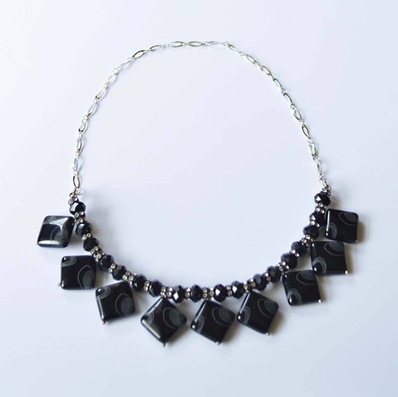 Schwarze Diamant Geätzte Onyx Halskette Mit Swarovski Kristallen Schwarze Diamant Geätzte Onyx Halskette Mit Swarovski Kristallen von Gallini