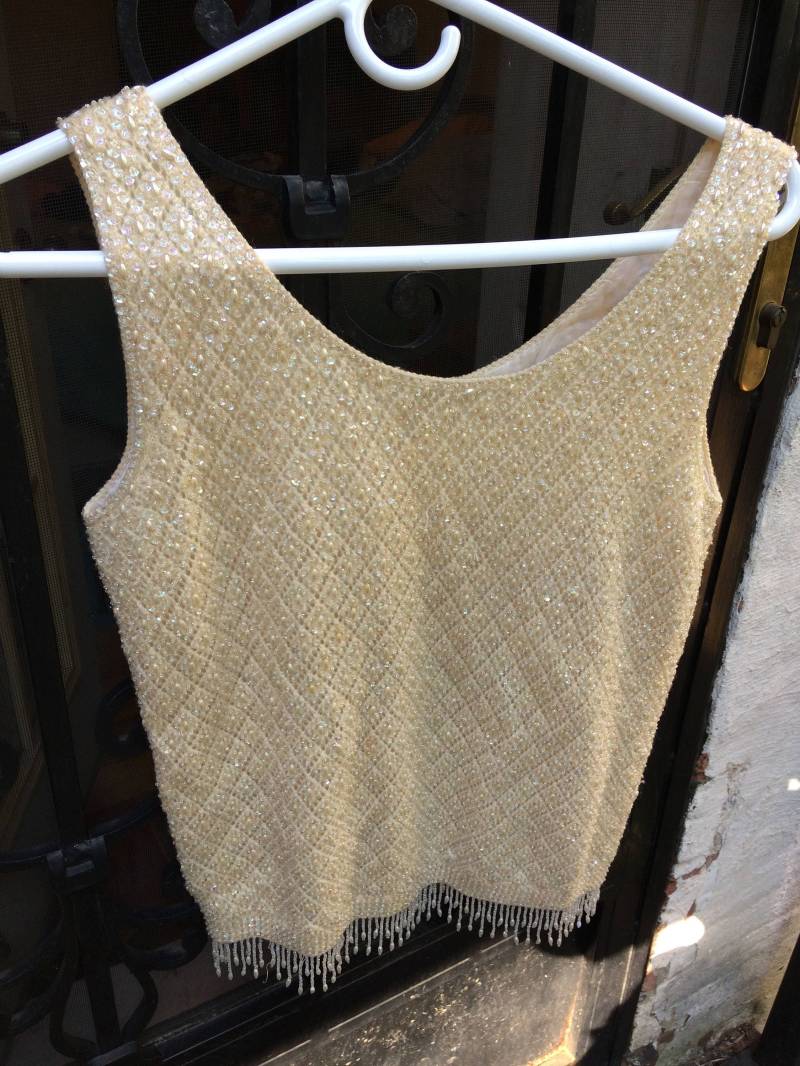 Wunderschöne 20Er - 30Er Jahre | ? Vintage Perlenpullover, in Ausgezeichnetem Zustand Wunderschöne 20Er - 30Er Jahre | ? Vintage Perlenpullover, in Ausgezeichnetem Zustand von GallyLively
