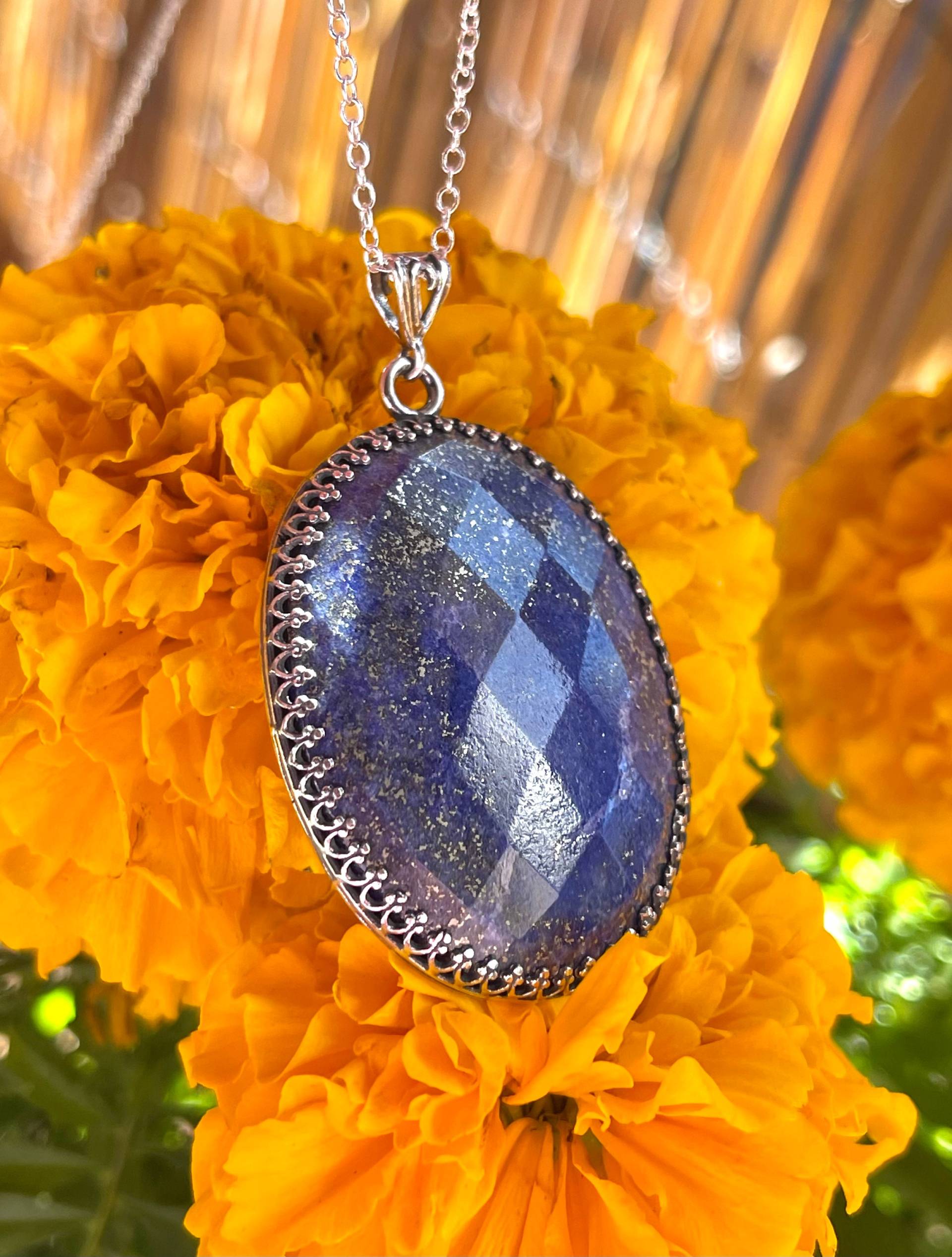 Lapislazuli, Anhänger, Halskette, Aus Oxidiertem Sterlingsilber, Große Ovale Lapislazuli-Halskette von Galocher