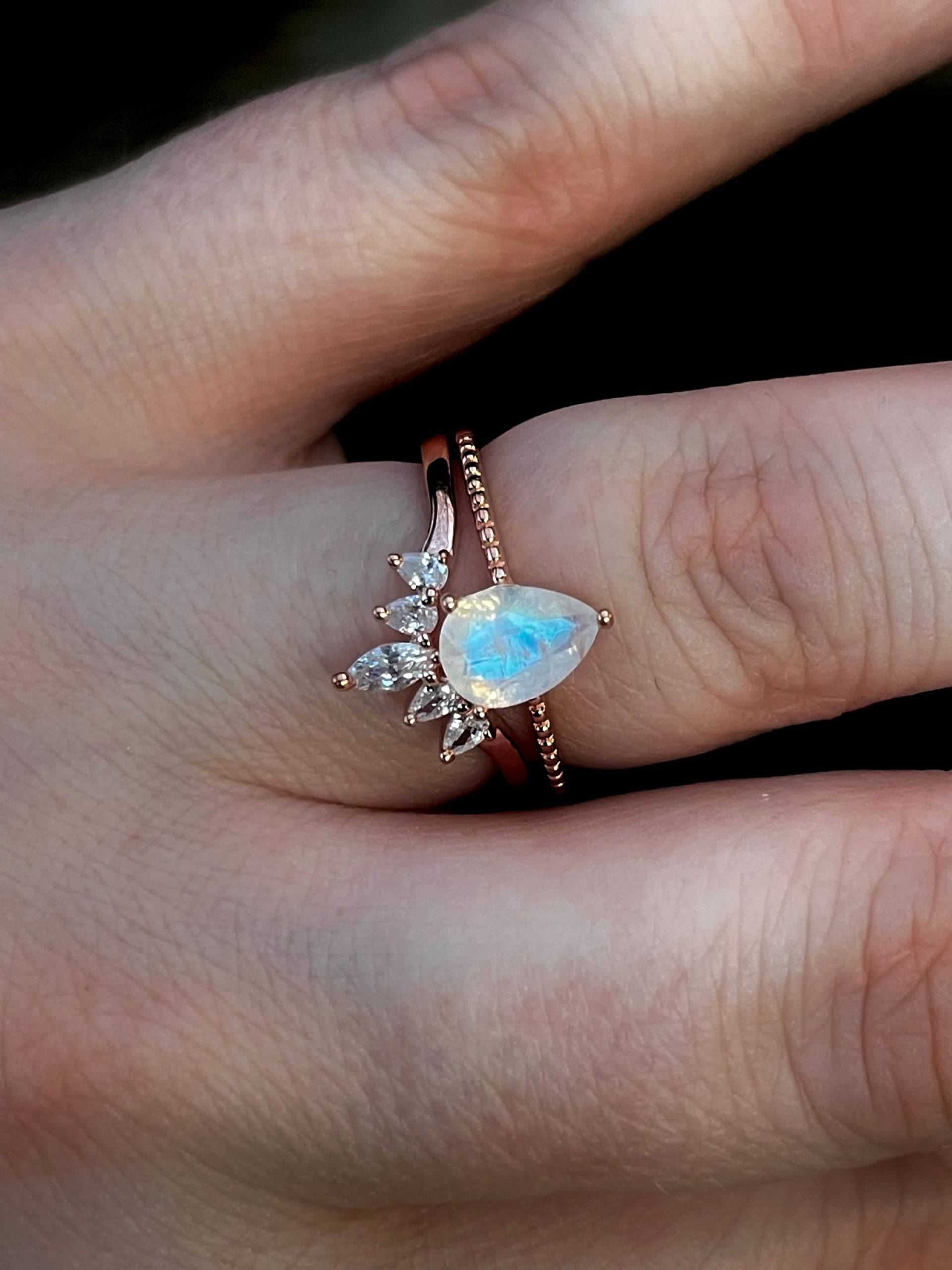 Regenbogen Mondstein Ring in Rosegold, Stapelringe von Galocher