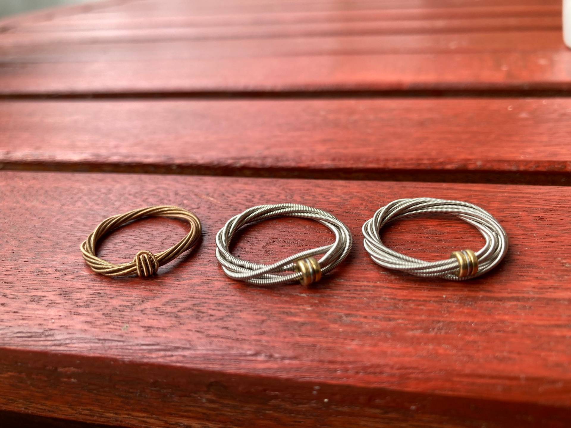 Recycelter Ring Aus Gitarrensaiten Ein Sehr Schöner Statementring | Farbe Gold Und Silber, Farbe Rosé Gold Recycelter Ring Aus Gitarrensaiten Ein Sehr Schöner Statementring | Farbe Gold Und Silber, Farbe Rosé Gold von Galukreation