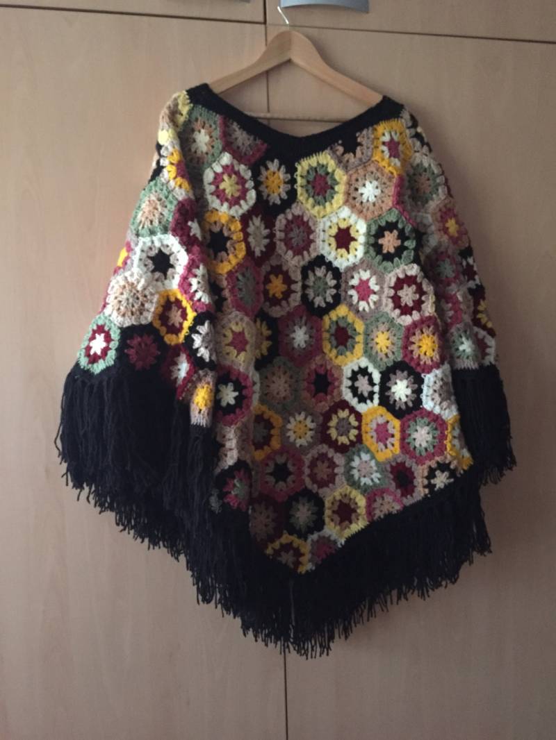 Oma Square Poncho Patchwork Stil von GalyaKireva