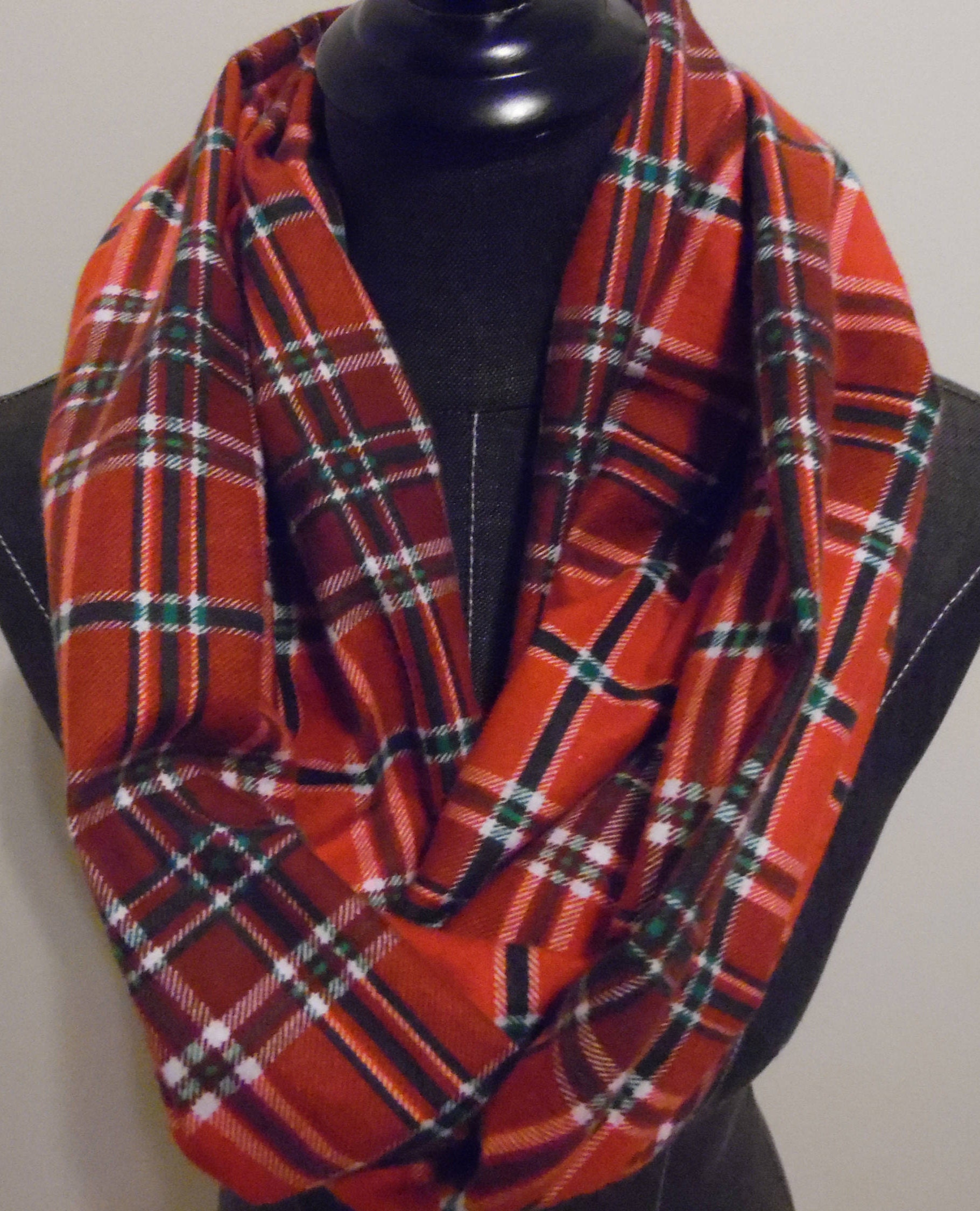 Weihnachtsschals.endlosschal.weihnachtsschals.weihnachtsgeschenke.rot.grün.weiß.schlauchschal.kreisschals.karierter Schal.flanellschal von GamGamzhandcrafted