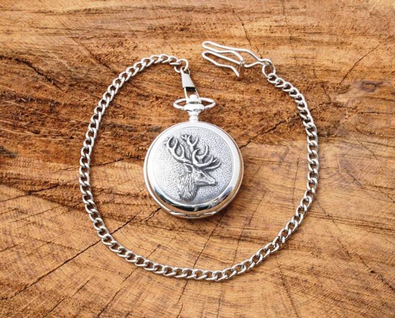 Hirschkopf Design Taschenuhr Zinn Vatertag Geschenk Boxed Personalisierte Freie Gravur Hirsch Jagd 347 Pw von GamekeepersGifts