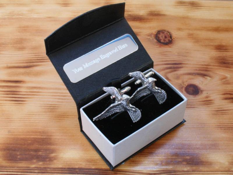 Kestrel Manschettenknöpfe Zinn Uk Handgemacht Falknerei Greifvögel Vatertag Geschenk 201 Cu von GamekeepersGifts