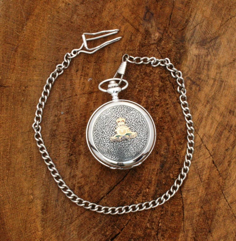 Royal Artillery Cut Out Design Taschenquarzuhr Zinnfrei Graviert Vatertagsgeschenk Boxed Militärvatertagsgeschenk Me57 Pw von GamekeepersGifts