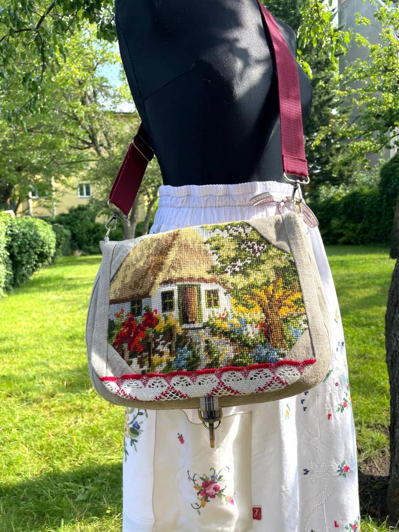 Boho Tasche Aus Leinen Mit Gobelinstickerei Und Henkel Karabinerhaken von GammaStudio030