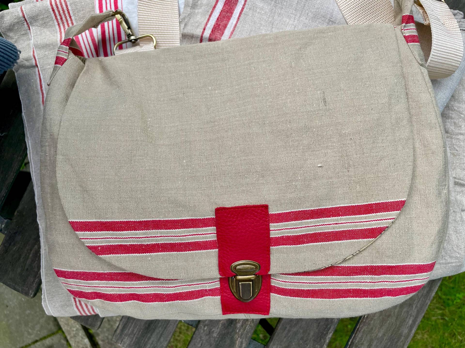 Leinentasche Mit Gurtband Und Karabinerhaken, Upcycled Aus Rolltüchern von GammaStudio030