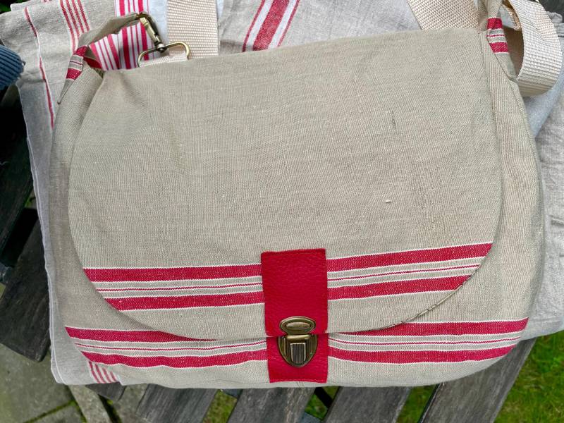 Leinentasche Mit Gurtband Und Karabinerhaken, Upcycled Aus Rolltüchern von GammaStudio030