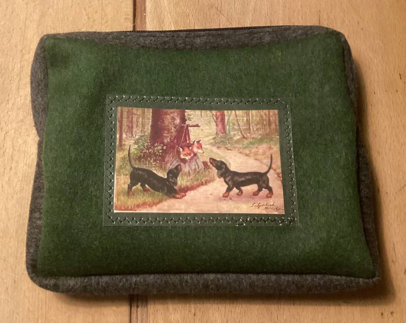 Gamsjaga Loden Tasche Dackel Mit Fuchs Gamsjaga Loden Tasche Dackel Mit Fuchs von GamsjagaFashion