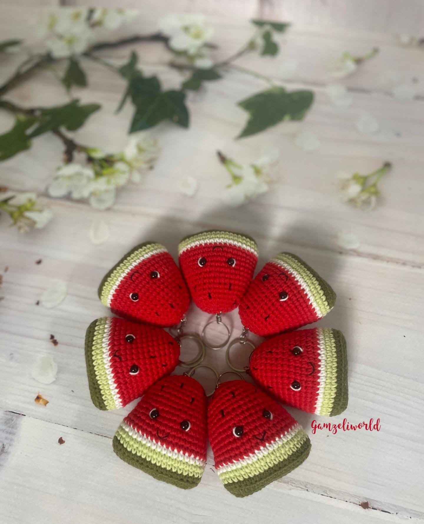 Handgemachte Amigurumi Wassermelonen Schlüsselanhänger Handgemachte Amigurumi Wassermelonen Schlüsselanhänger von GamzeliworldShop