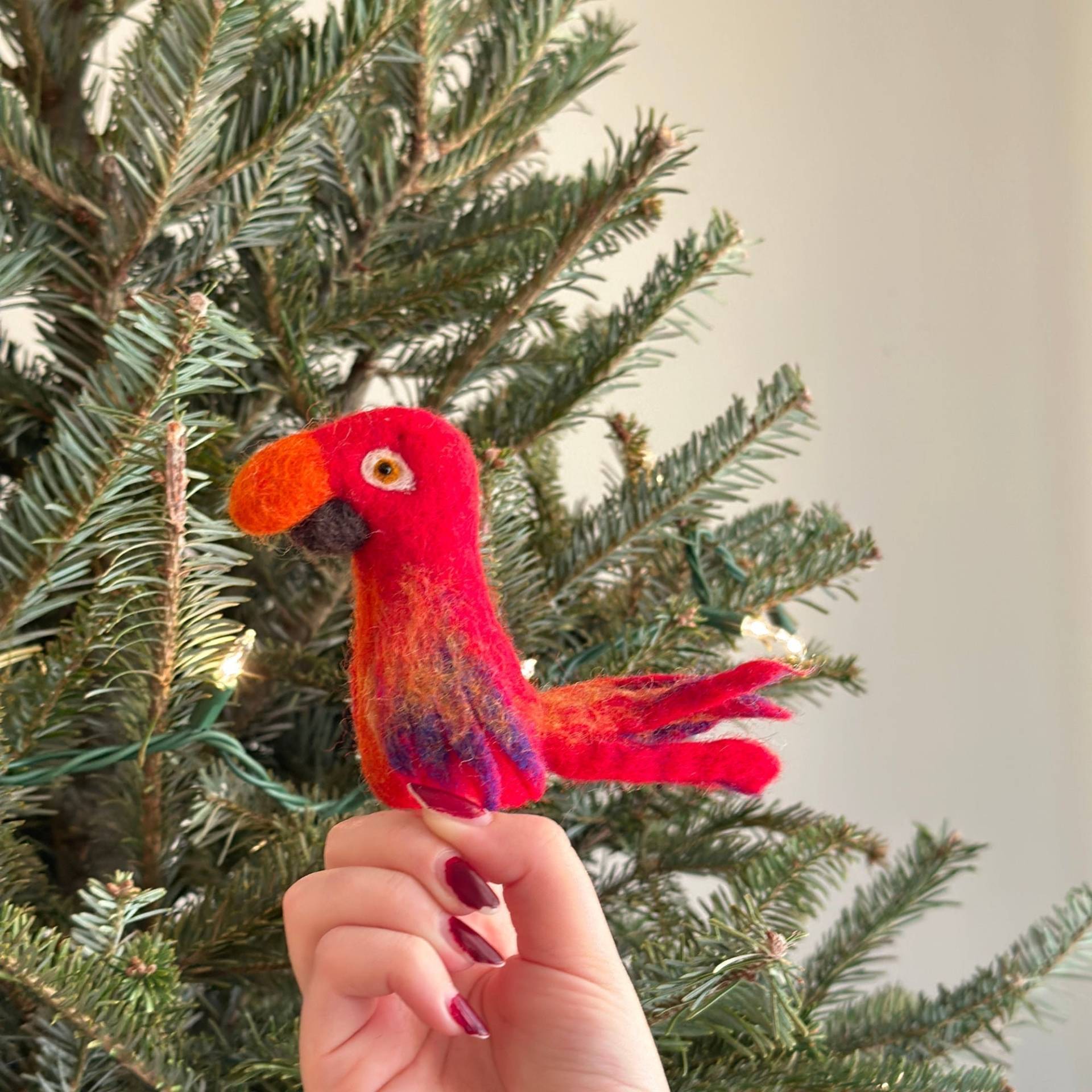 Nadelgefilzte Roter Papagei Fingerpuppe - Handgefertigtes Wolle Vogel Spielzeug Naturinspiriertes Spielen Edukatives Geschichtenerzählen von GanapatiCraftsCo