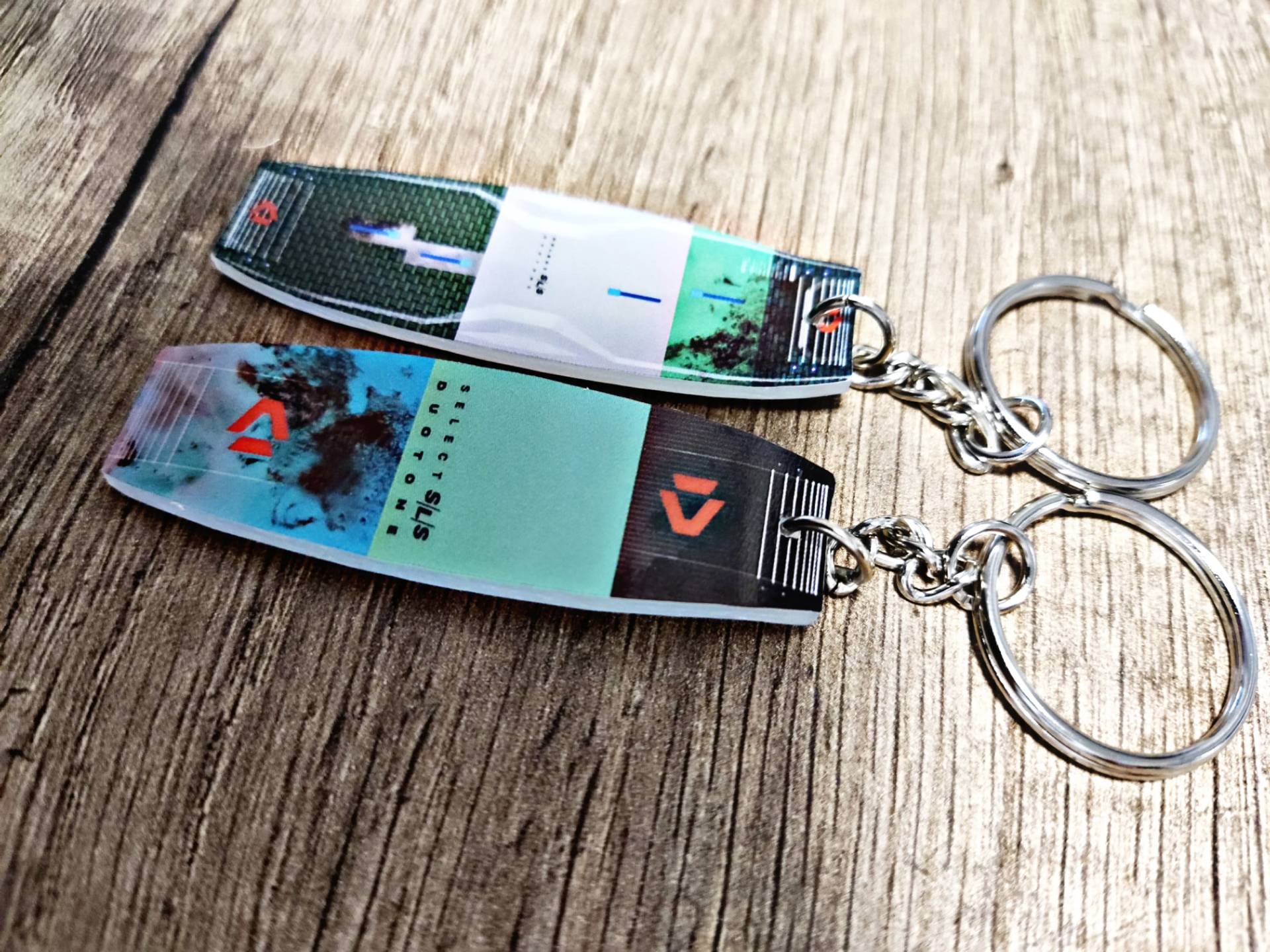 Personalisierte Schlüsselanhänger Kiteboard | Auf Anfrage Können Wir Jedes Modell Herstellen, Füllen Sie Einfach Die Personalisierung in Der Personalisierte Schlüsselanhänger Kiteboard | Auf Anfrage Können Wir Jedes Modell Herstellen, Füllen Sie Einfach Die Personalisierung in Der von GandGLlaveros
