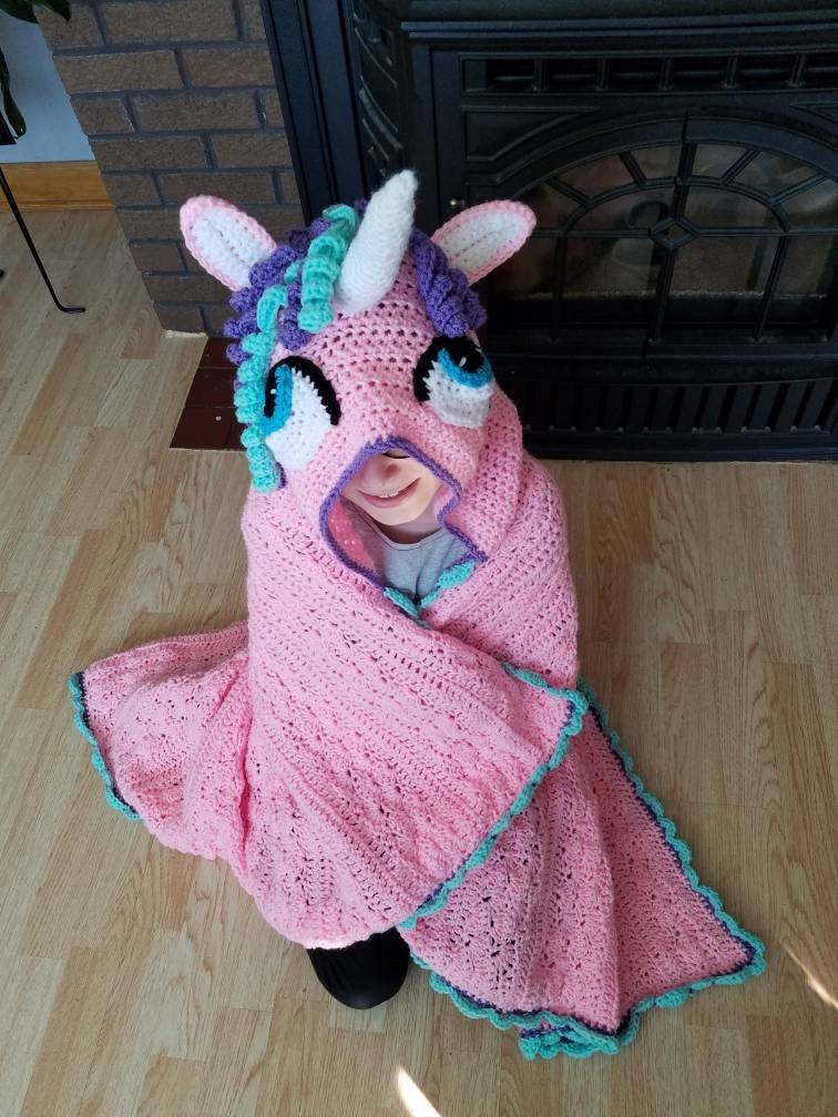 Gehäkelte, Handgemachte Kapuzendecke Mit Einhorn. Einhorndecke. Kapuzendecke Gehäkelte, Handgemachte Kapuzendecke Mit Einhorn. Einhorndecke. Kapuzendecke von GandlcreationsShop