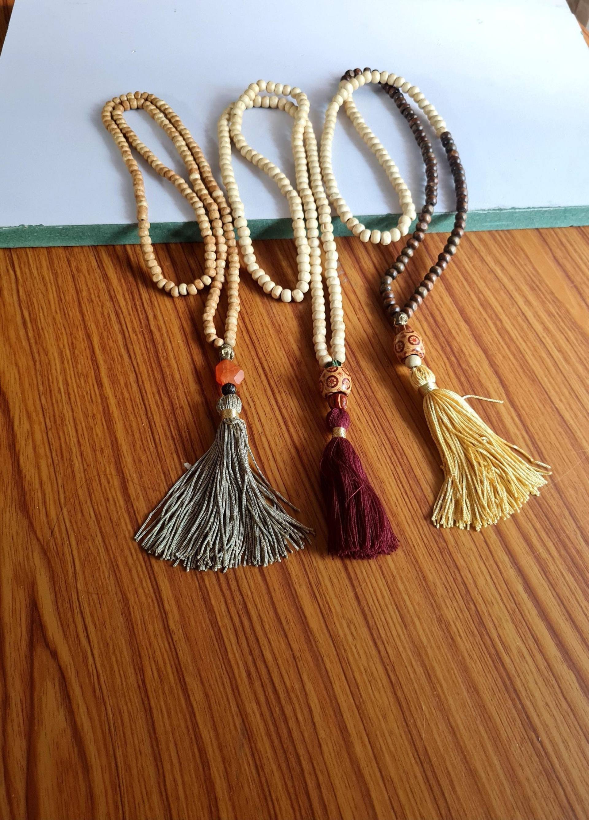 Boho Holzperlen Und Quaste Anhänger Halskette - Yoga Zubehör Meditationale Spirituelle Mala von GangesIndiSoul