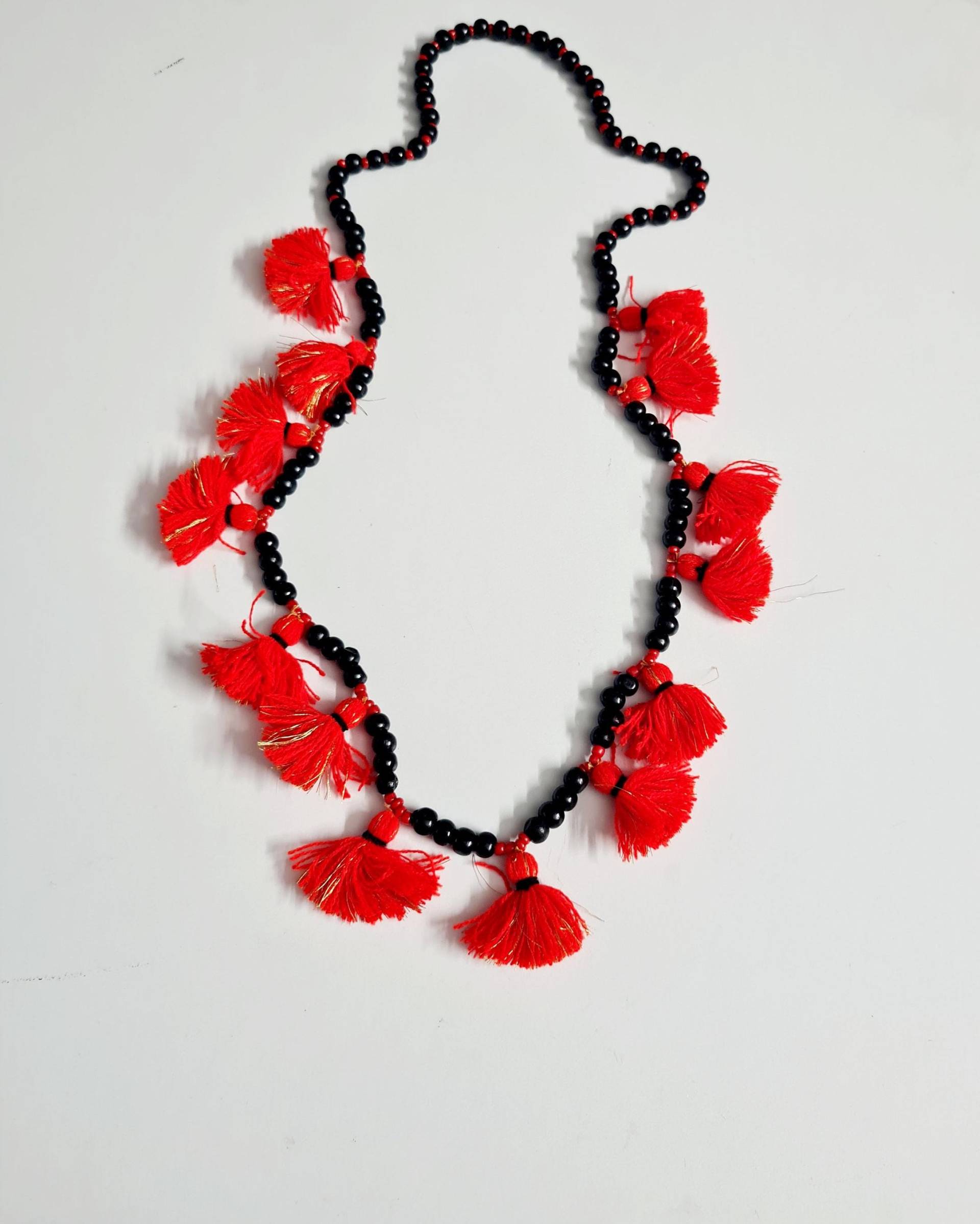 Boho Schwarz Holzperlenkette Rot Quaste Yoga Schmuck von GangesIndiSoul
